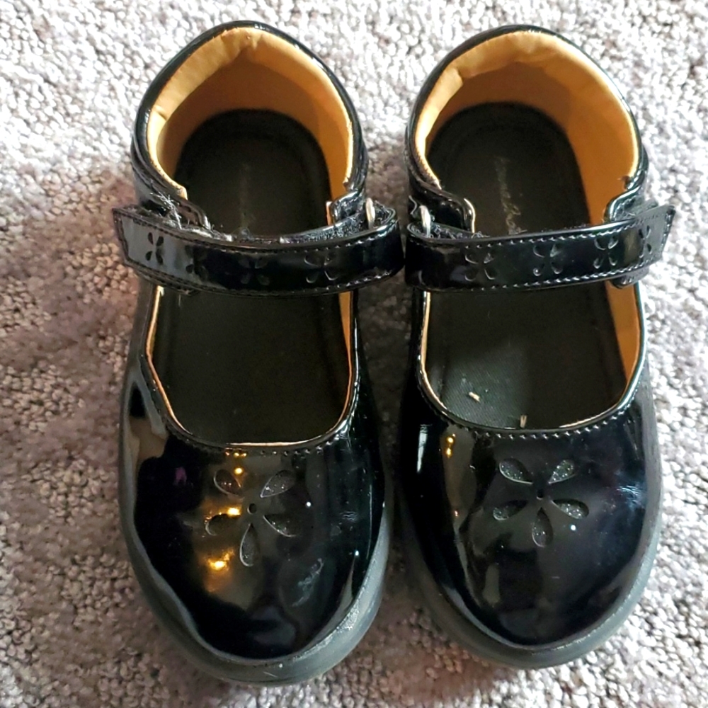 Hanna Anderson black patent shoes.  EUC